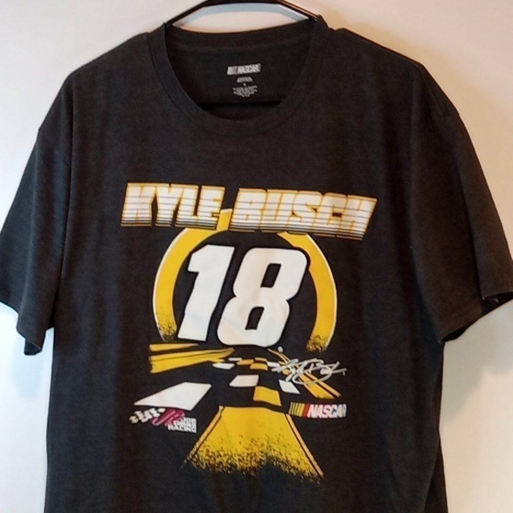 NASCAR Kyle Busch #18 Men's Size XL Gray Crew Neck Short Sleeve Tee Shirt EUC! - Picture 2 of 16